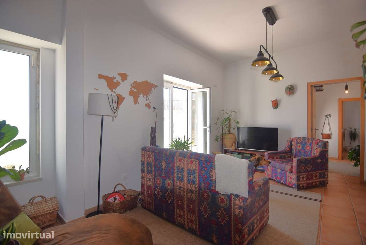 Moradia T4 térrea a 7 minutos da famosa praia de Ribeira D'Ilhas. - Grande imagem: 5/17