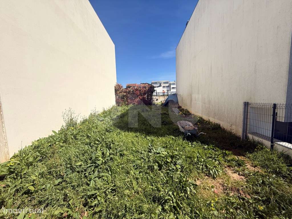 Lote para Moradia em Banda | Zona Tranquila e Excelentes Acessos - ...-3