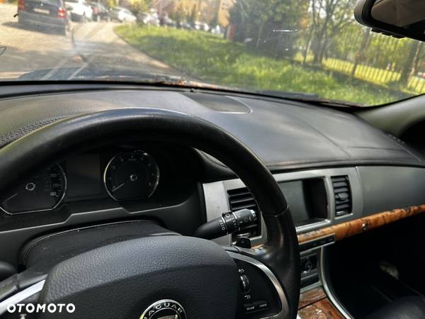 Jaguar XF 2.0 T Premium Luxury - 24