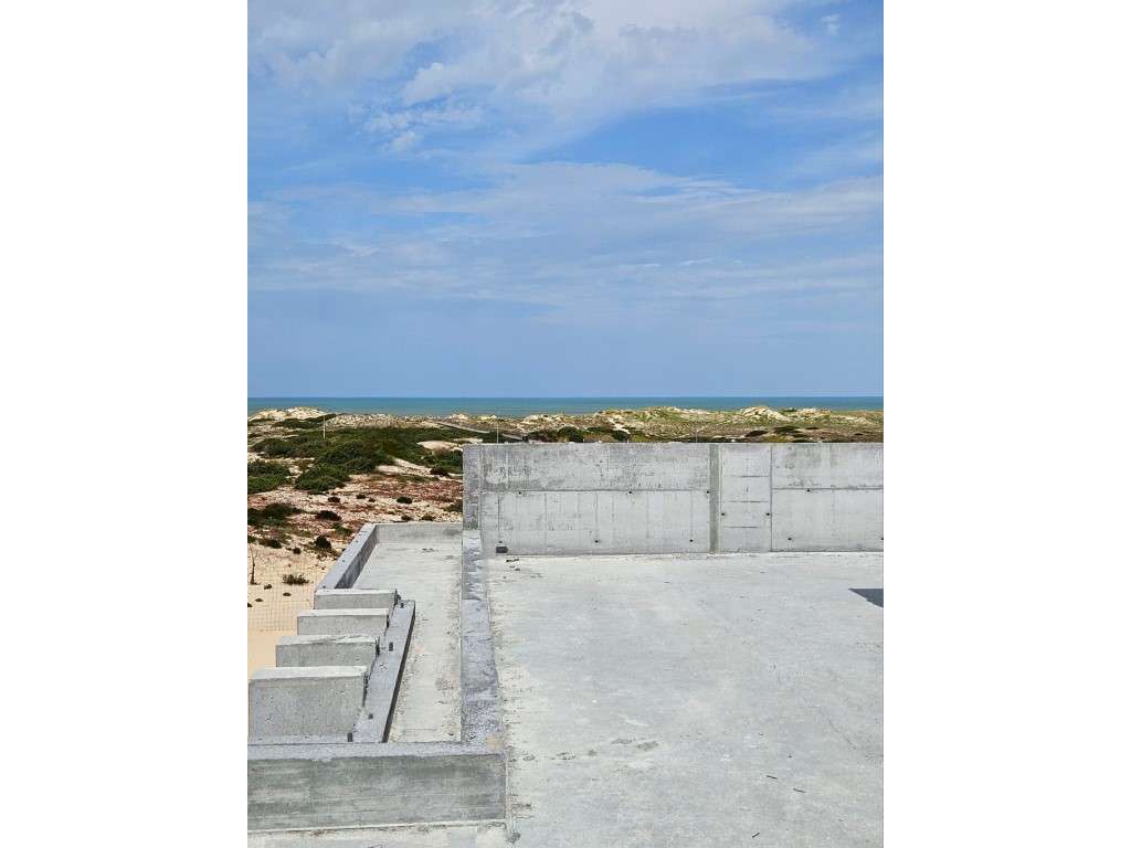 Moradia isolada com piscina apenas a 400 m da praia-21