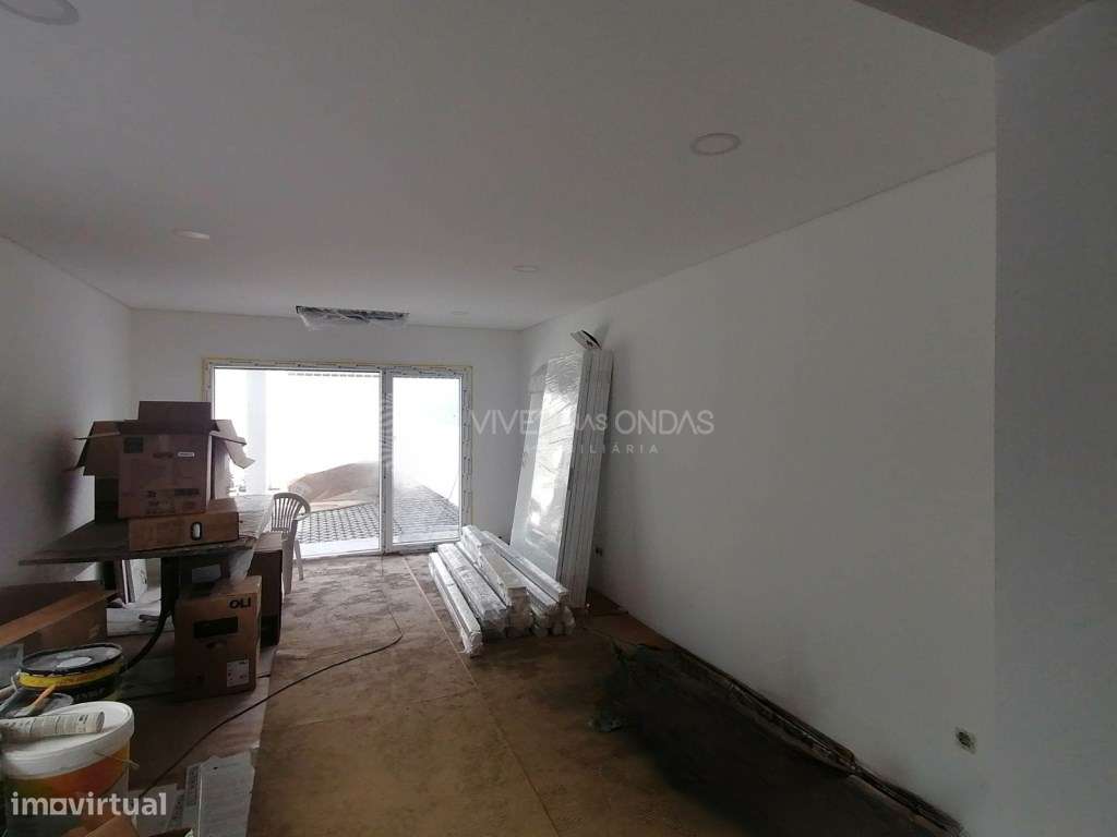 Moradia T2+1 Contemporânea em Foros da Catrapona - Fernão Ferro - Grande imagem: 3/38