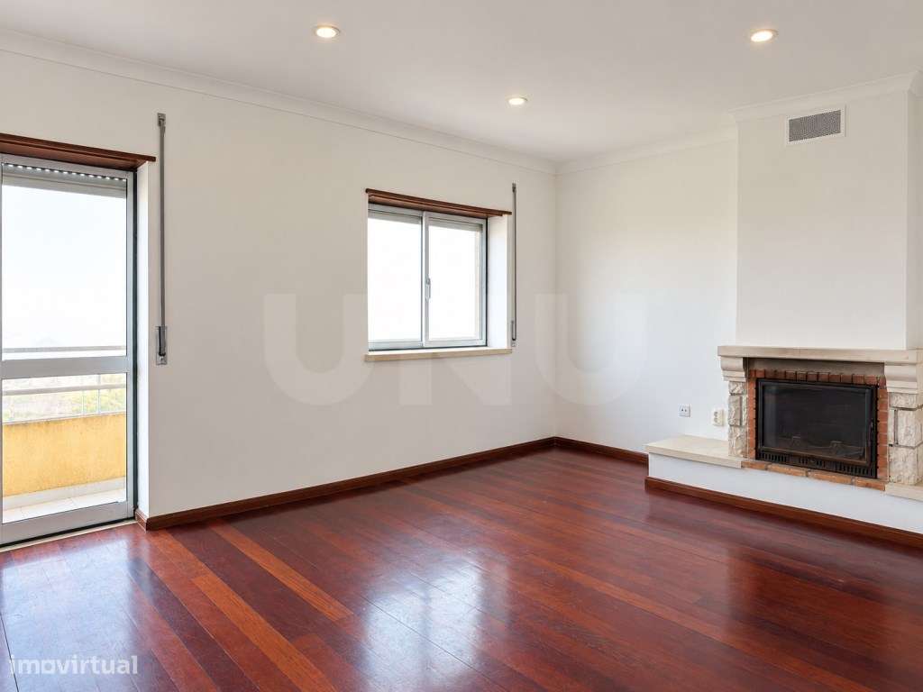 Apartamento T2+1 com vista mar para venda em Santa Cruz.-1