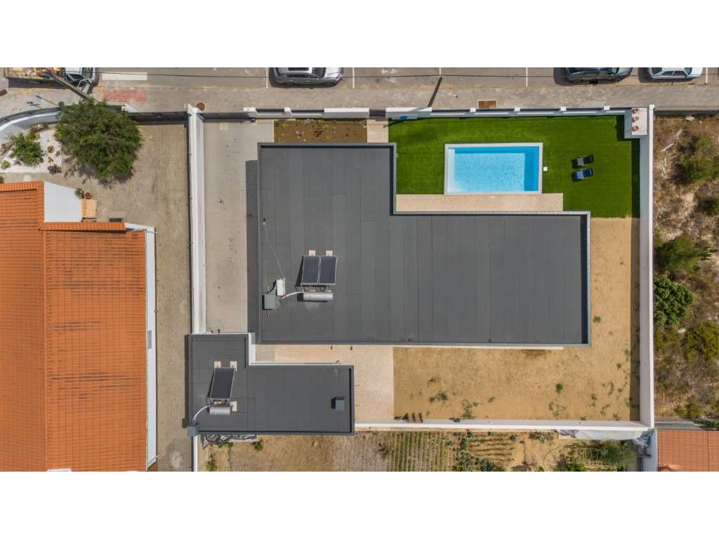 Moradia T3 Isolada com Piscina-44