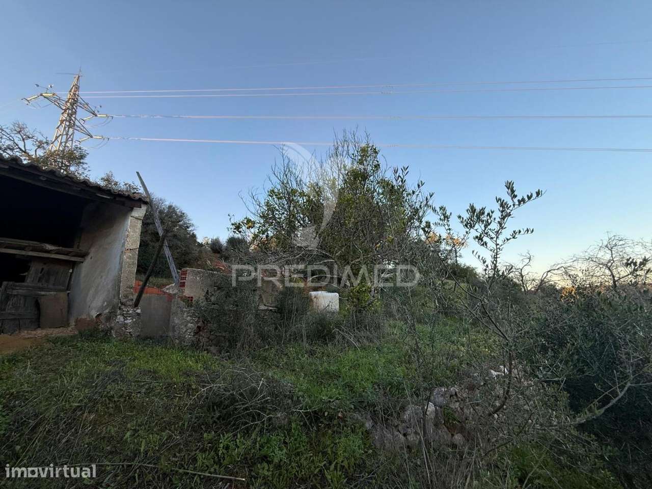 Terreno com 2 ruinas com exelente localização - Grande imagem: 2/9