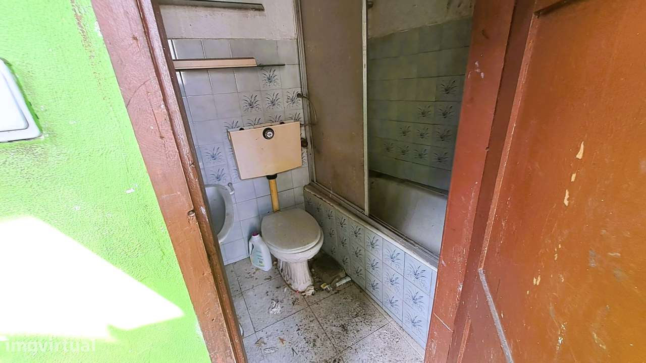 Moradia T6 para reconstrução- Santa Clara, Coimbra-10