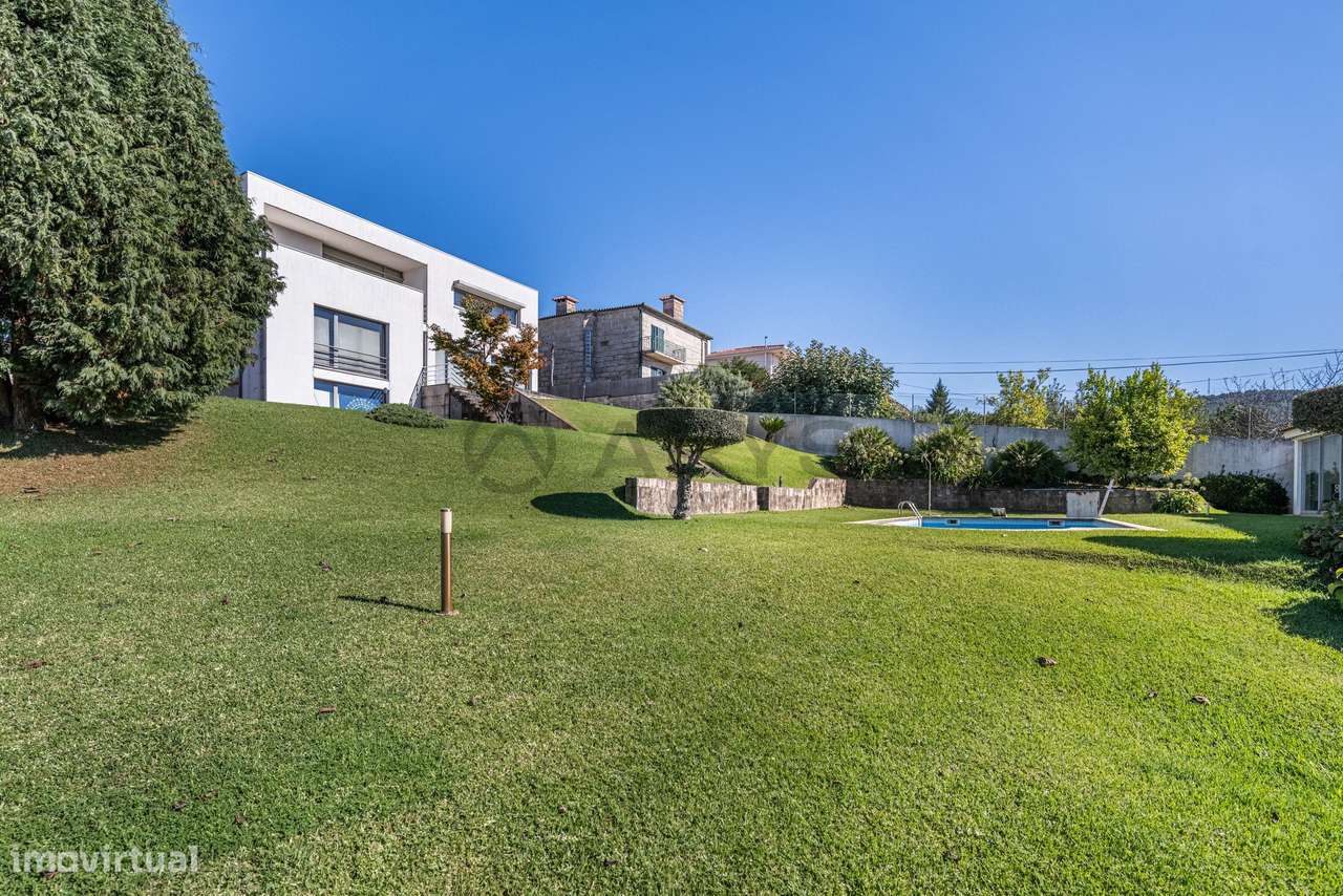 Moradia T4 com Piscina - Nogueira, Braga-38