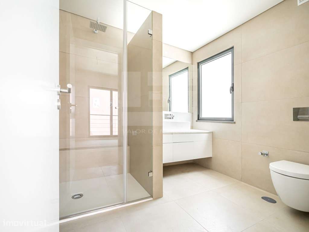 Moradia T4 unifamiliar, moderna, com piscina e estacionamento, Bice...-25