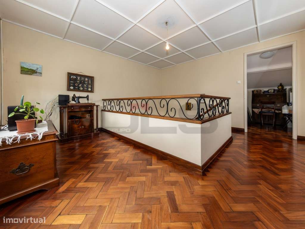 Moradia c/ Licença AL e Garagem junto à Av. Marginal - Ponta Delgada-37