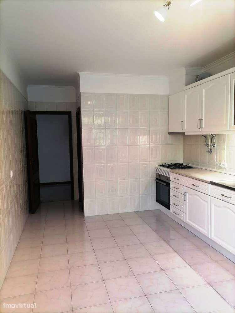 T3 Centro de Queijas, Oeiras. Com Parqueamento e Arrecadação.-9