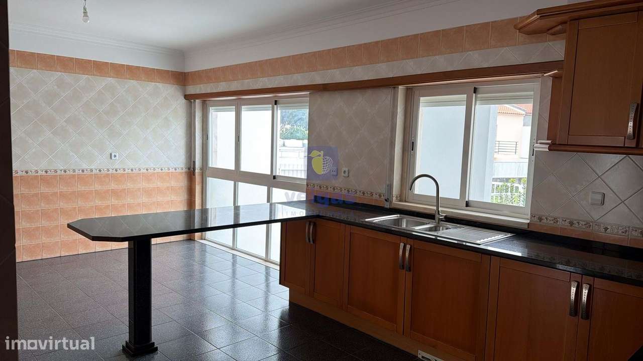 Moradia V4 Renovada em Sesimbra - Grande imagem: 5/46