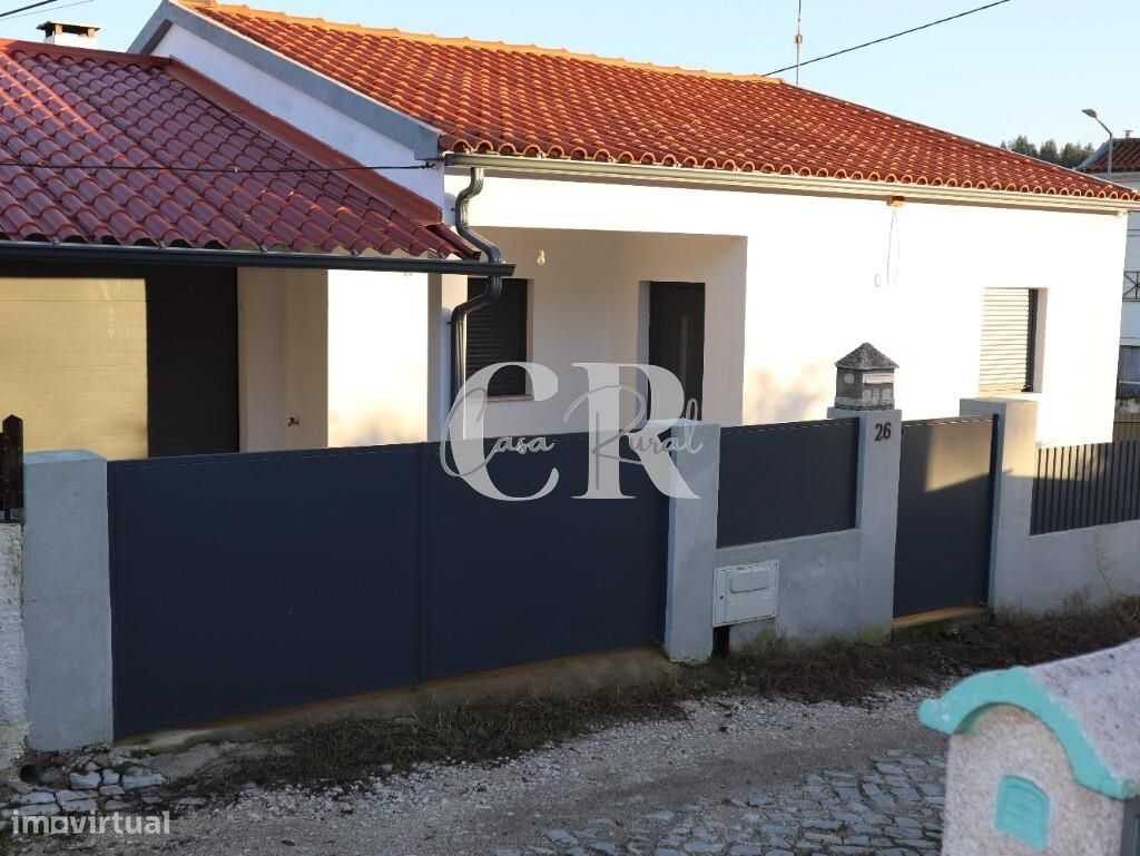 Moradia T3 recentemente renovada com garagem em Vila Nova de Poiares
