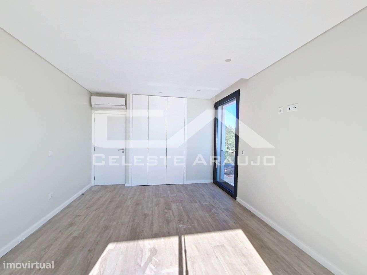 Moradia T3+1 Nova em Espinho-31