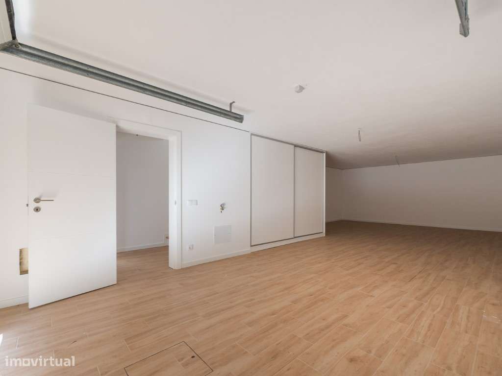 MORADIAS T2+1 e T3+1 GARAGEM E JARDIM, BELAS-56