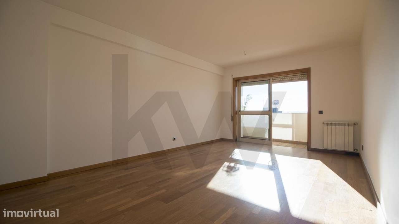 T2 Arrendamento  ao  aeroporto e Metro com varanda e  lugar de garagem - Grande imagem: 3/25