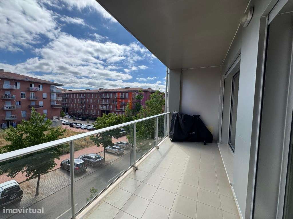 T2 em Quinta da Portela com garagem para 2 carros e elevador.-22