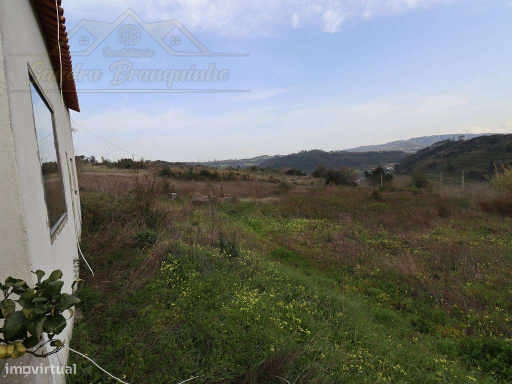 Moradia T3 com garagem e terreno 4120m2-36