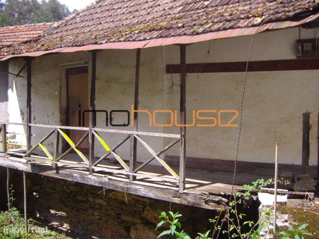 Duas casas antigas para restaurar em Castelo de Paiva-6