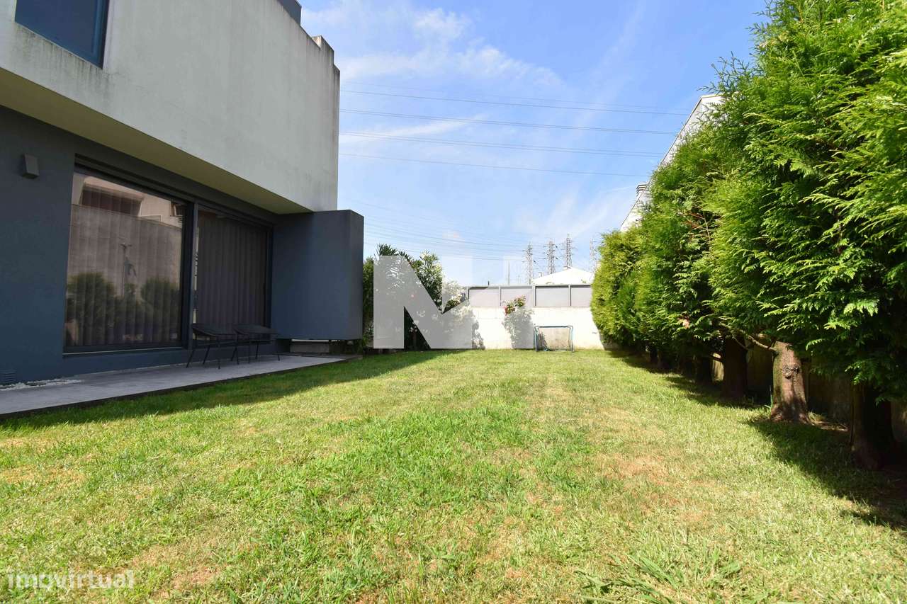 Moradia T4 | 4 Suites | Jardim | Centro | Maia-46
