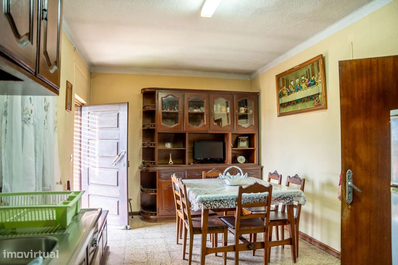 Oportunidade única: conforto, terreno e preço justo-8