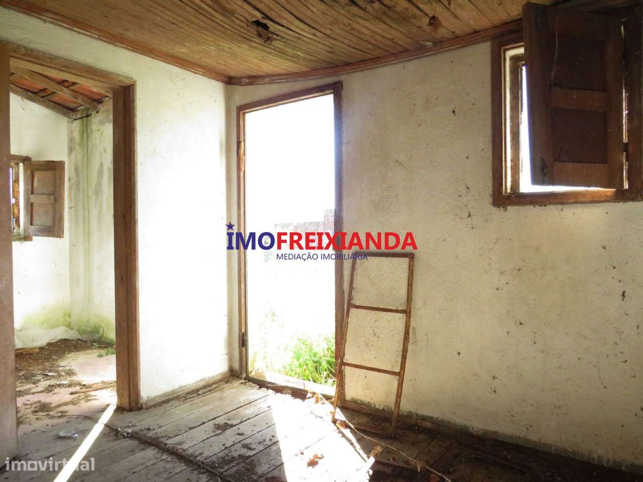 Moradia no centro da Vila da Freixianda-19