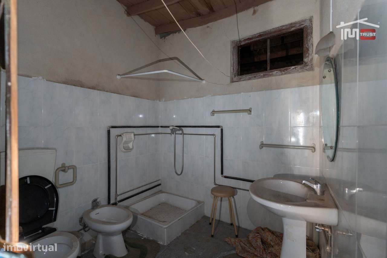 Moradia T2 com Projeto Aprovado em TOMAR já com telhado novo e isol...-6