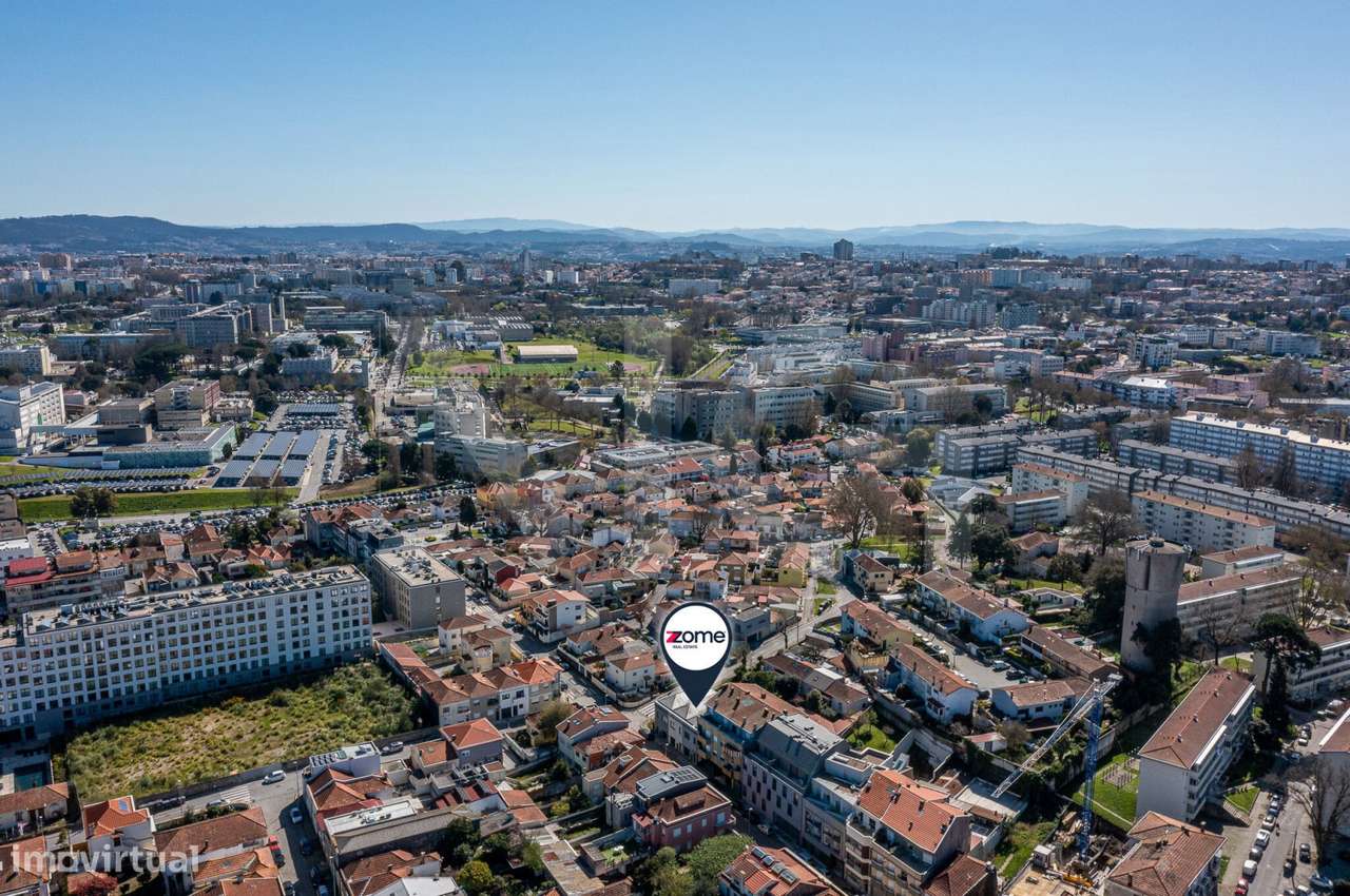 Moradia T3 com pátio, anexos e garagem em Paranhos - Porto-59