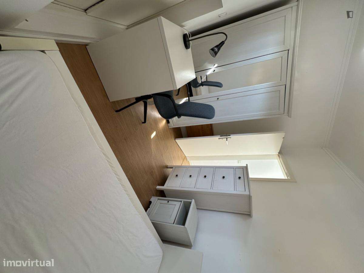 Quarto - localizado em Aveiro - Grande imagem: 4/10