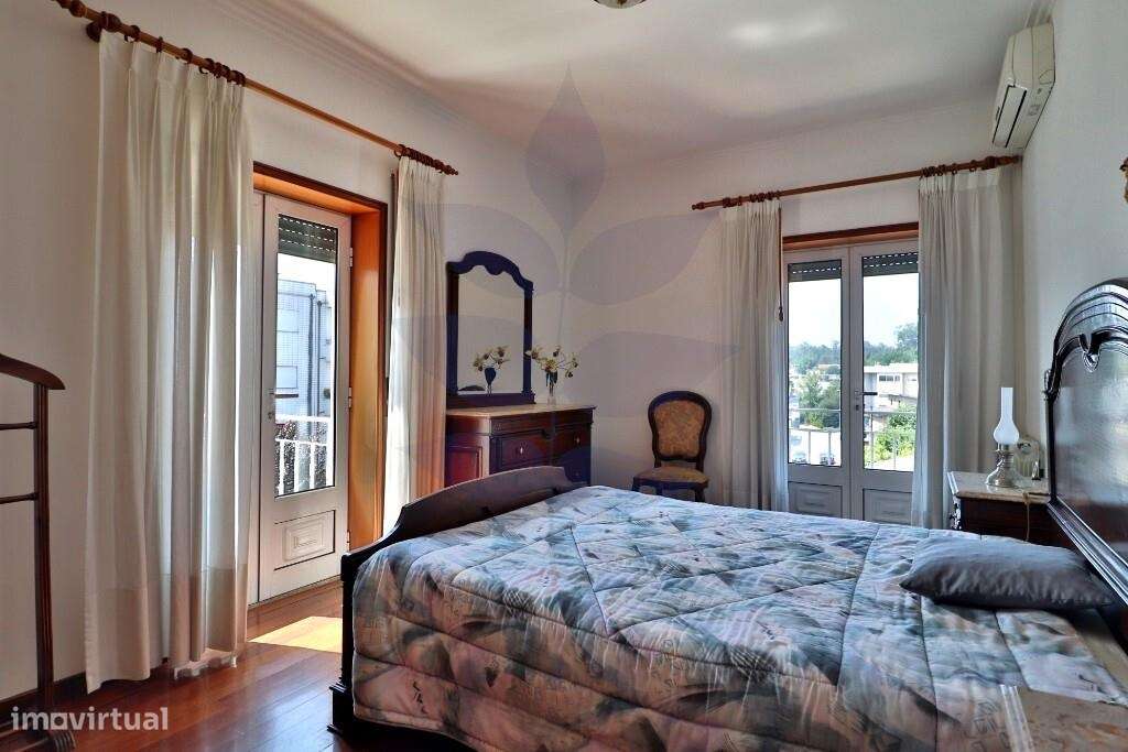 Andar Moradia T3 no Centro de Vila Verde | Mobilado e Equipado | Com G-9