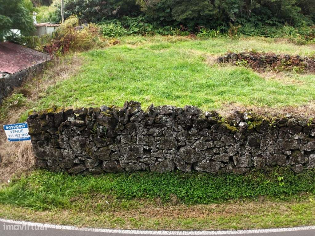 Terreno Junto à Estrada Regional com Duplo Potencial Construtivo - Grande imagem: 2/11