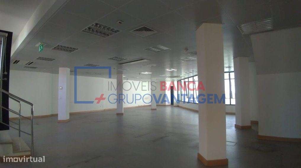 Prédio Serviços no centro de Vila Real - Grande imagem: 5/7