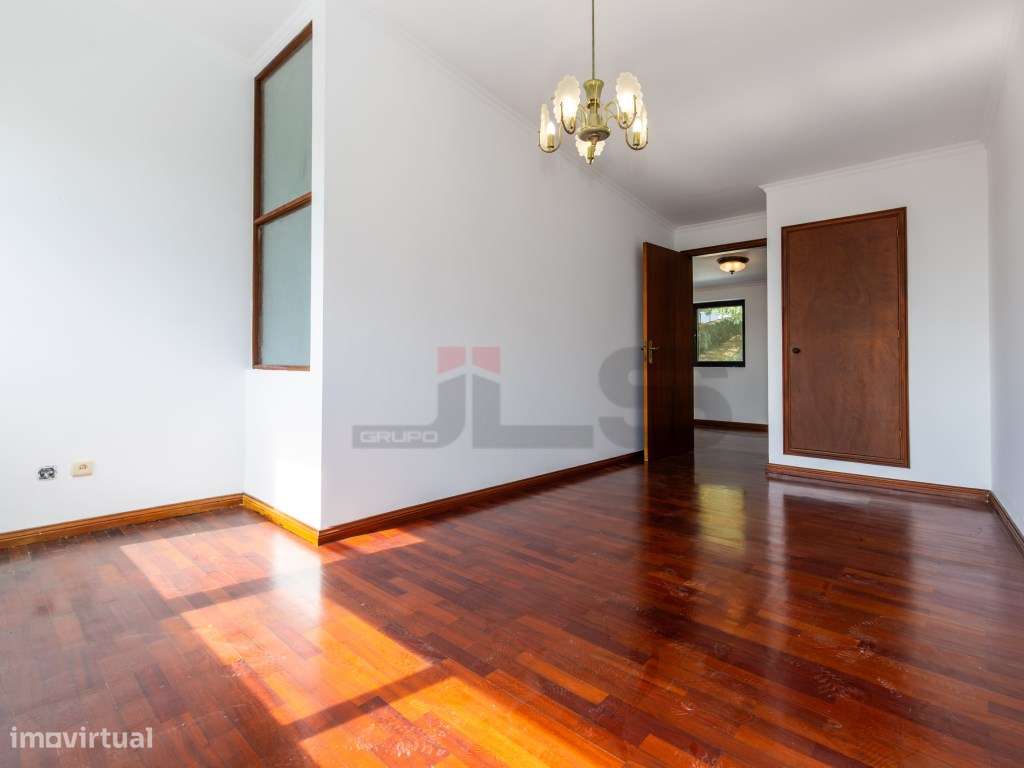 Moradia T4+1 com Dupla Cozinha e Vista Mar - Potencial de Investime...-26