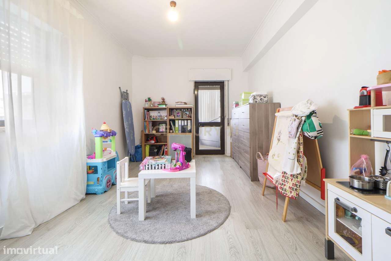 Apartamento T4, moderno e luminoso no Seixal-10