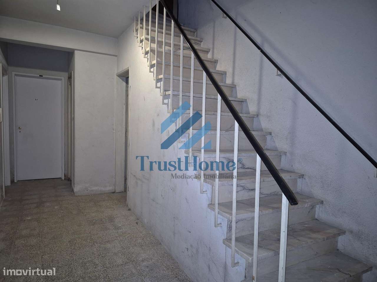 T2 Totalmente Remodelado c/ arrecadação 27m2 Benfica Lisboa-25