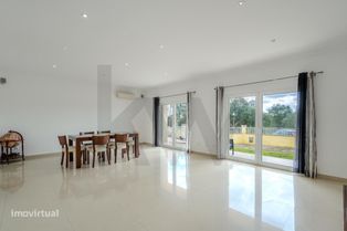 Moradia térrea e isolada, de tipologia T3 com piscina e garagem num lo - Grande imagem: 5/39