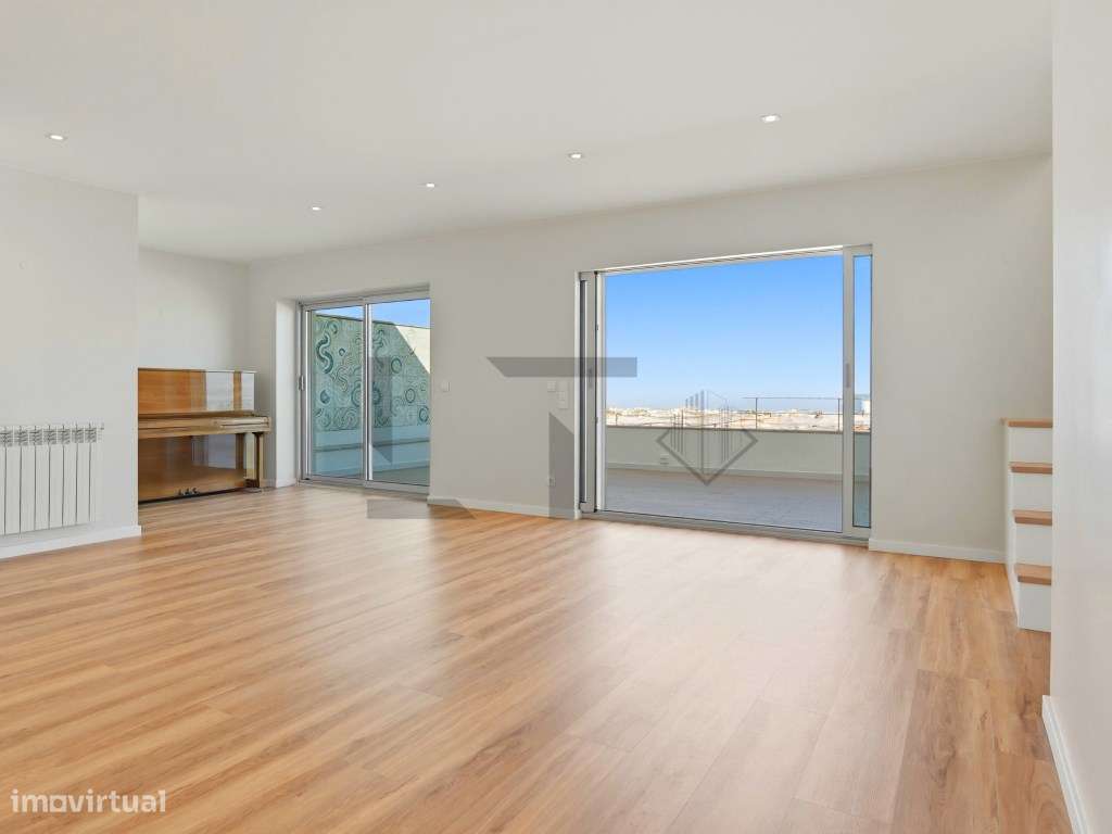 Penthouse T3 (possível T4) com Terraço, plena vista Rio e Garagem, ...-10