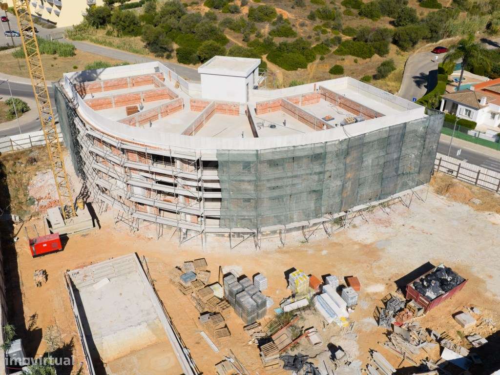 Apartamento T3, nova construção, em Meia Praia, Lagos, Algarve - Grande imagem: 1/85