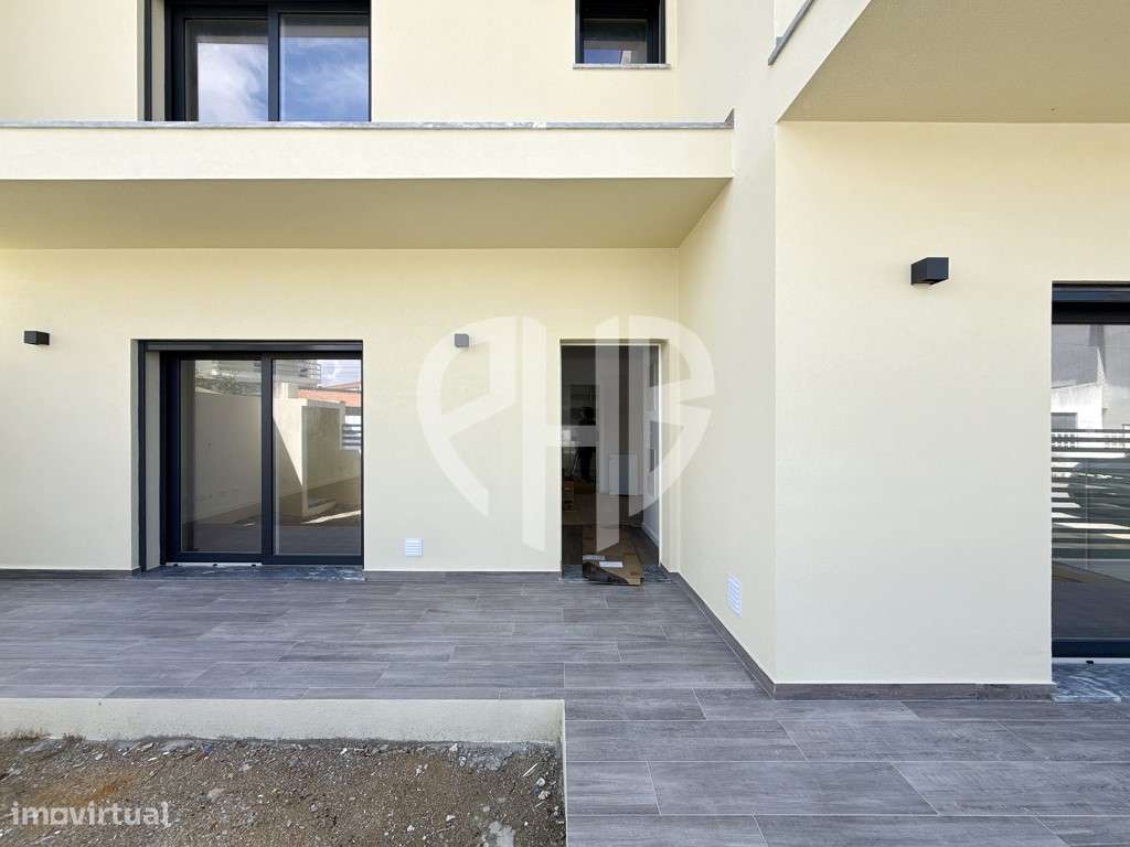 Moradia de Luxo T4 C/ Piscina e Box // Em Construção-4