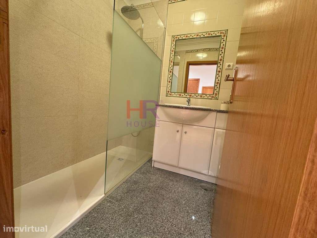 Apartamento T2 com garagem e arrecadação em Celas, Coimbra. Excelen...-11