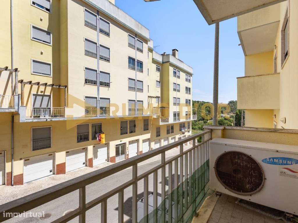 Apartamento T2 com Garagem para 2 Carros em Barnabé - Alenquer-18