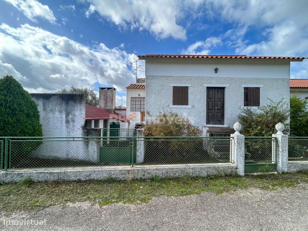 Moradia T2 para remodelar - Cem Soldos, Tomar - Grande imagem: 2/46