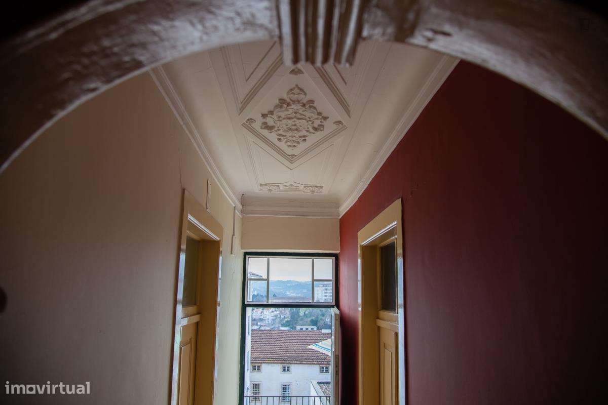 Quarto - localizado em Montes Claros Coimbra - Grande imagem: 2/8