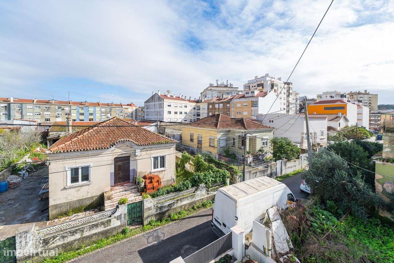 Propriedade com duas moradias geminadas-48