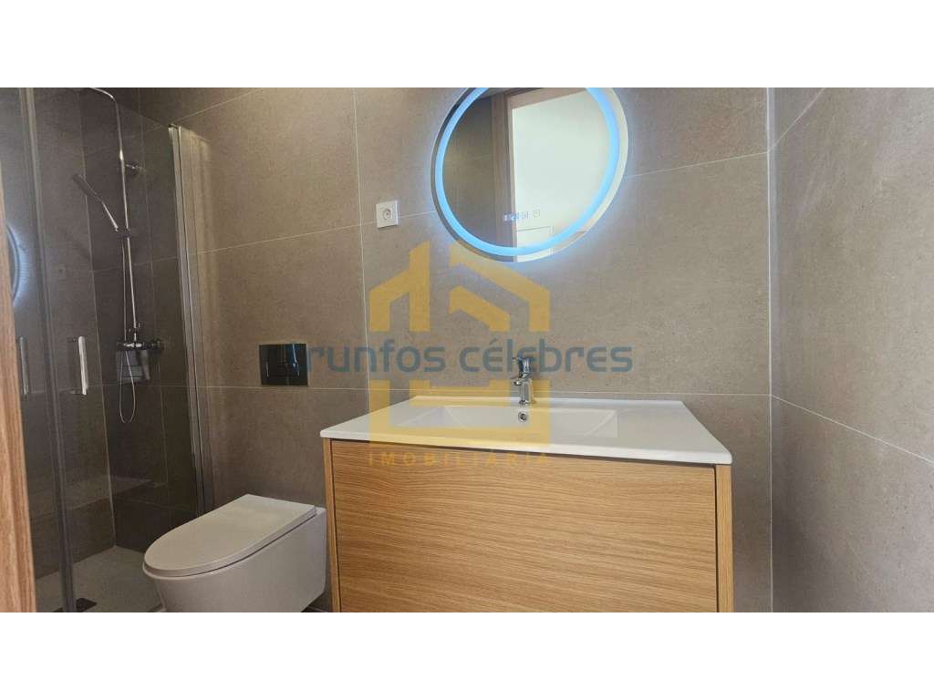 Apartamento T2 Novo | 3 º Andar | 3 Varandas | Lugar de garagem par...-11