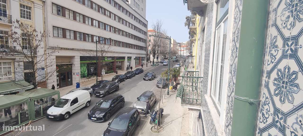 APARTAMENTO T-3 RUA TOMÁS RIBEIRO PARA REMODELAÇÃO TOTAL-10