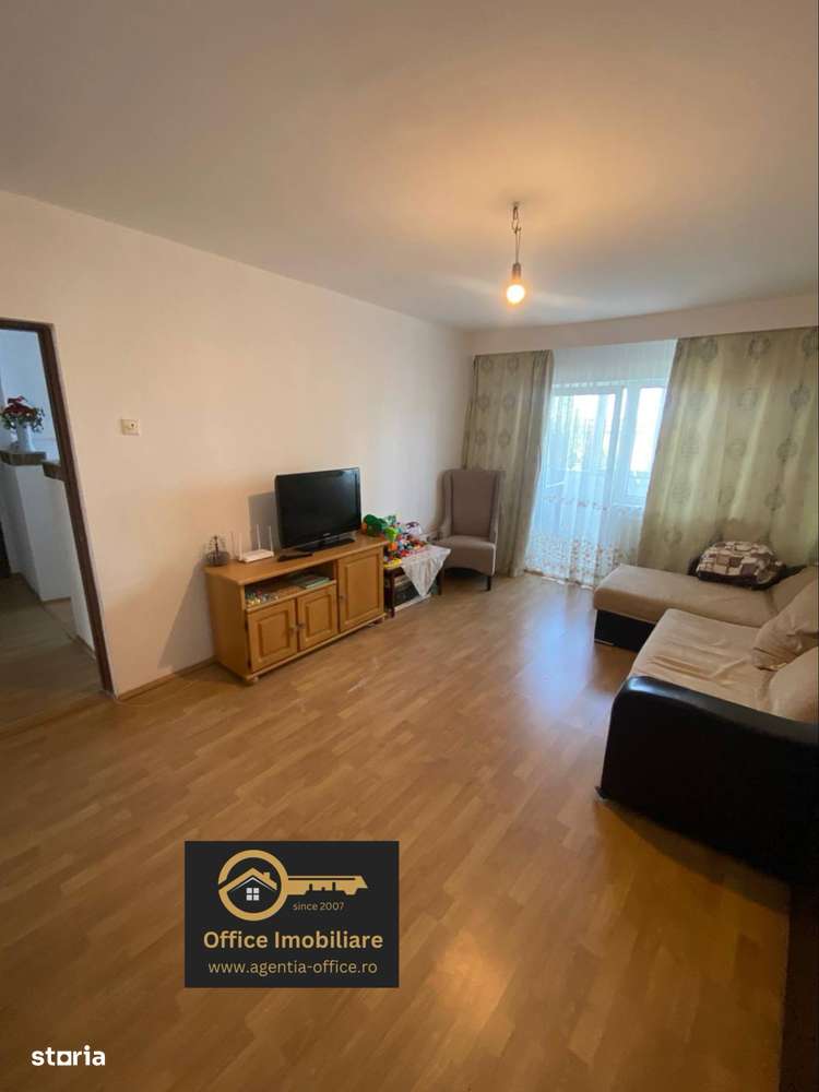Republicii zona Sf Ioan apartament 4 camere 2 balcoane pret 95000 euro-5