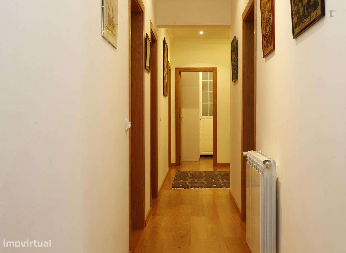 Quarto - localizado em Alameda Lisbon - Grande imagem: 4/9