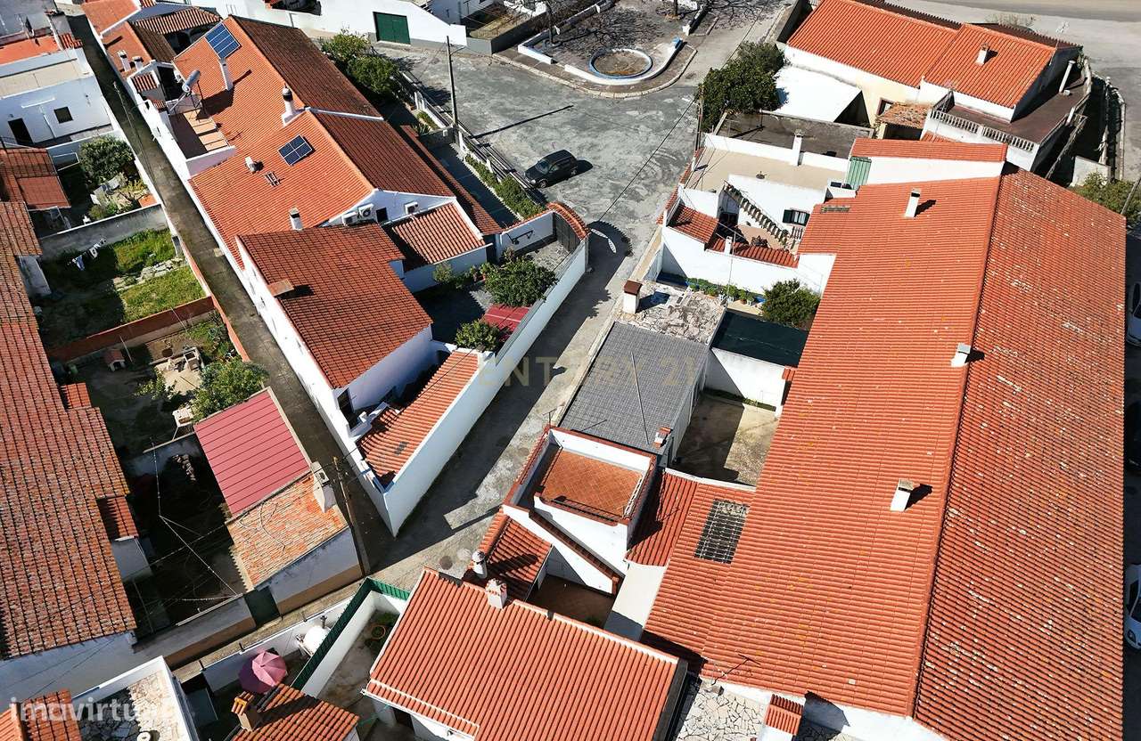 Moradia T3 com espaço exterior situada junto ao Cento de Saúde de Mour-33