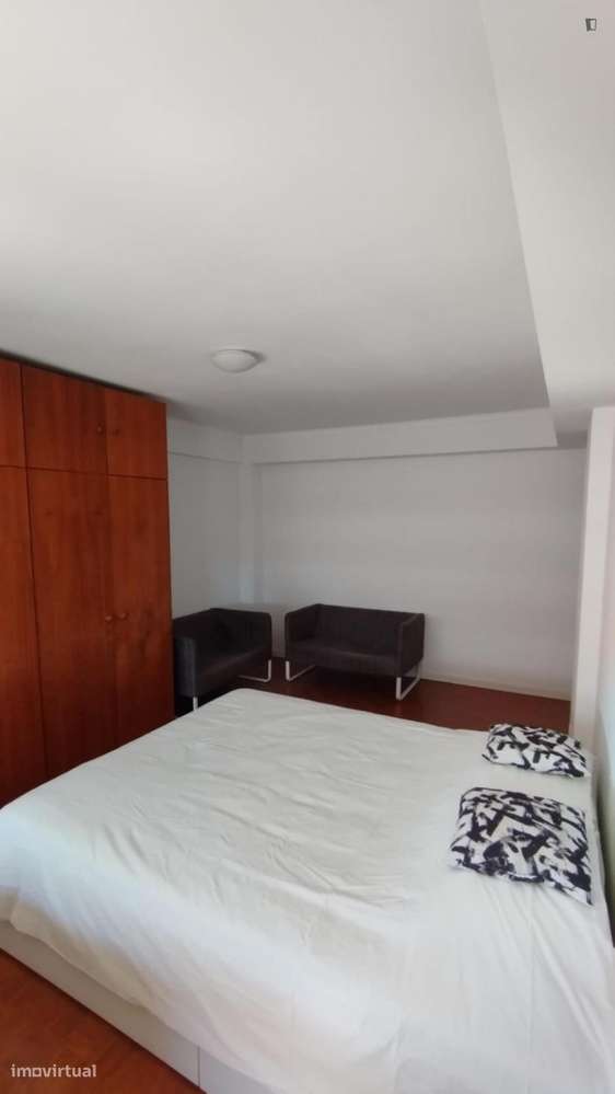 Quarto - localizado em Linda-a-Velha Lisbon - Grande imagem: 2/4