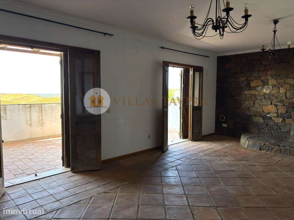 Moradia de estilo tradicional- Charme, vistas sob a Serra e Mar-17