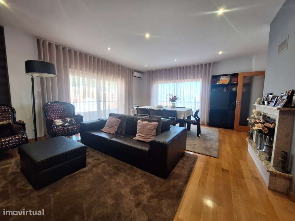 Fantástico Apartamento T3+1 Duplex com vista de mar na Areosa - Grande imagem: 2/33